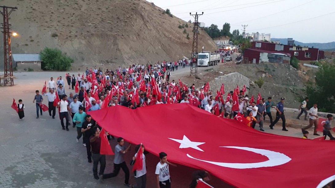 15 Temmuz Anısına Türk Bayrakları Eşliğinde Kortej  Yürüyüşü Yapıldı
